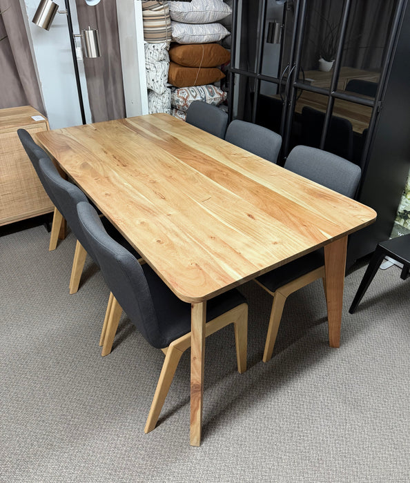70'' Erikkson Dining Table w/6 Arizona Chairs