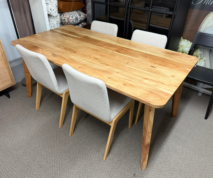 70'' Erikkson Dining Table w/4 Arizona Chairs