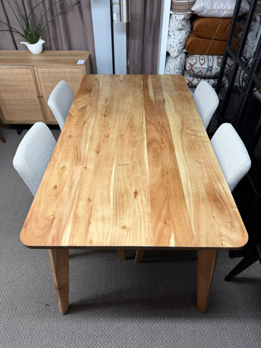 70'' Erikkson Dining Table w/4 Arizona Chairs