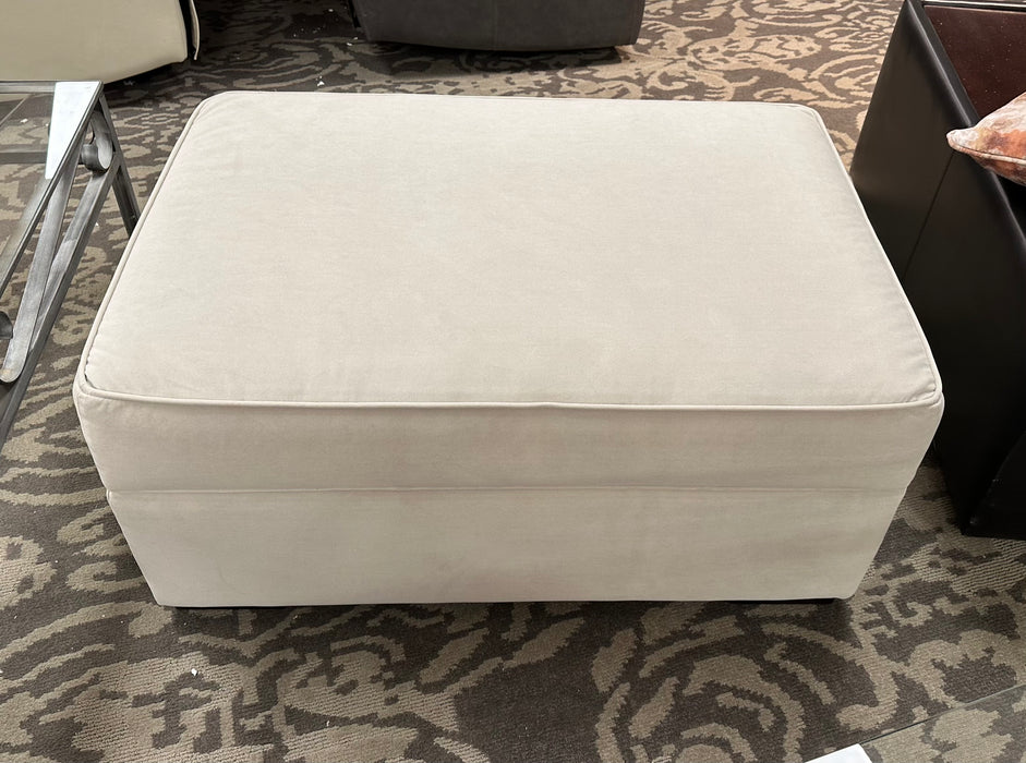 2900 Storage Ottoman