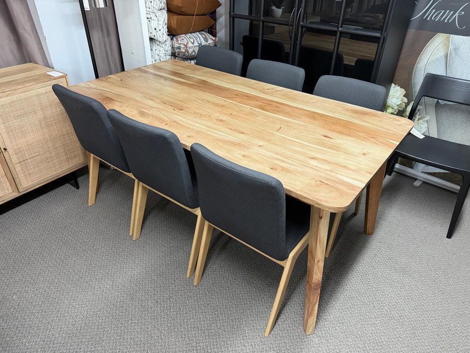 70'' Erikkson Dining Table w/6 Arizona Chairs