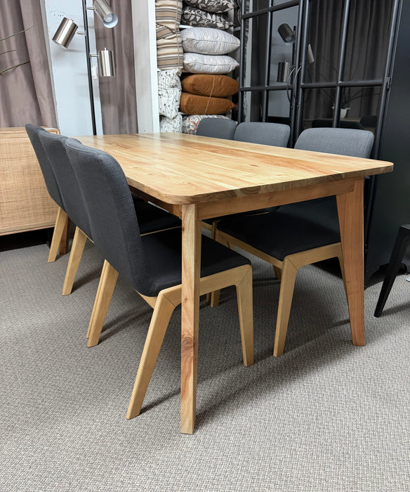 70'' Erikkson Dining Table w/6 Arizona Chairs