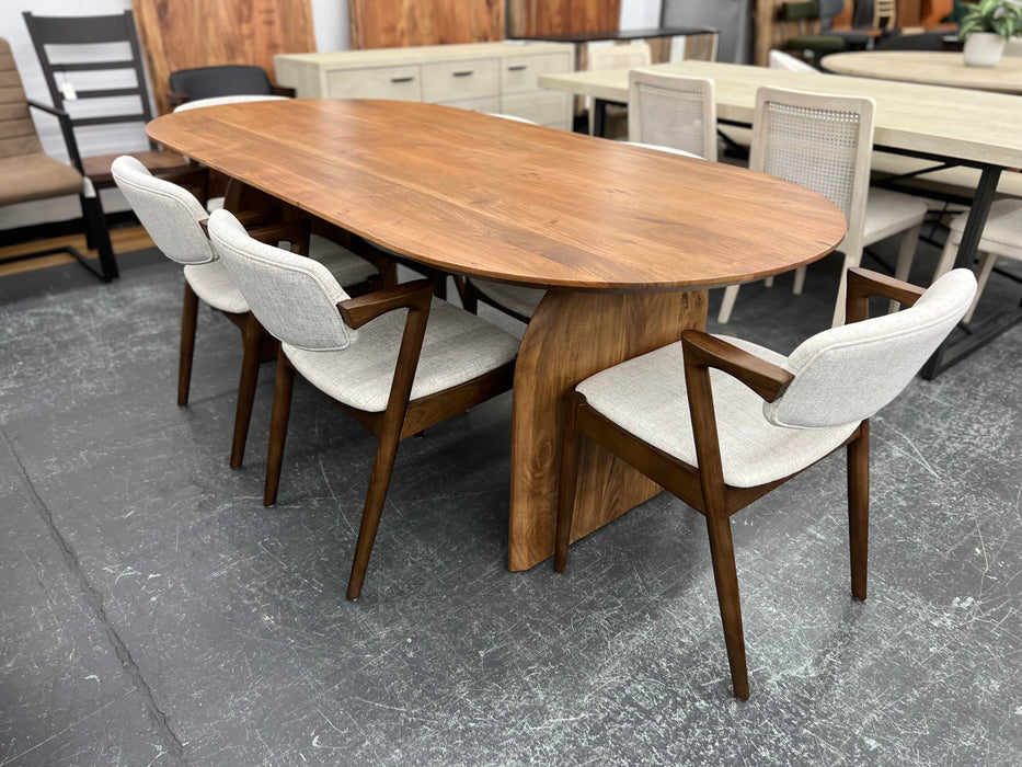 Domingo Dining Table w/ 6 Brera Dining Chairs