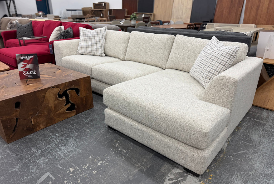 2452 Sectional w/RHF Chaise