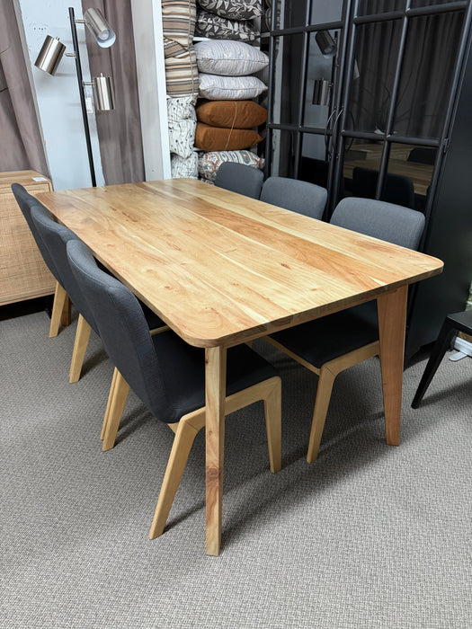 70'' Erikkson Dining Table w/6 Arizona Chairs
