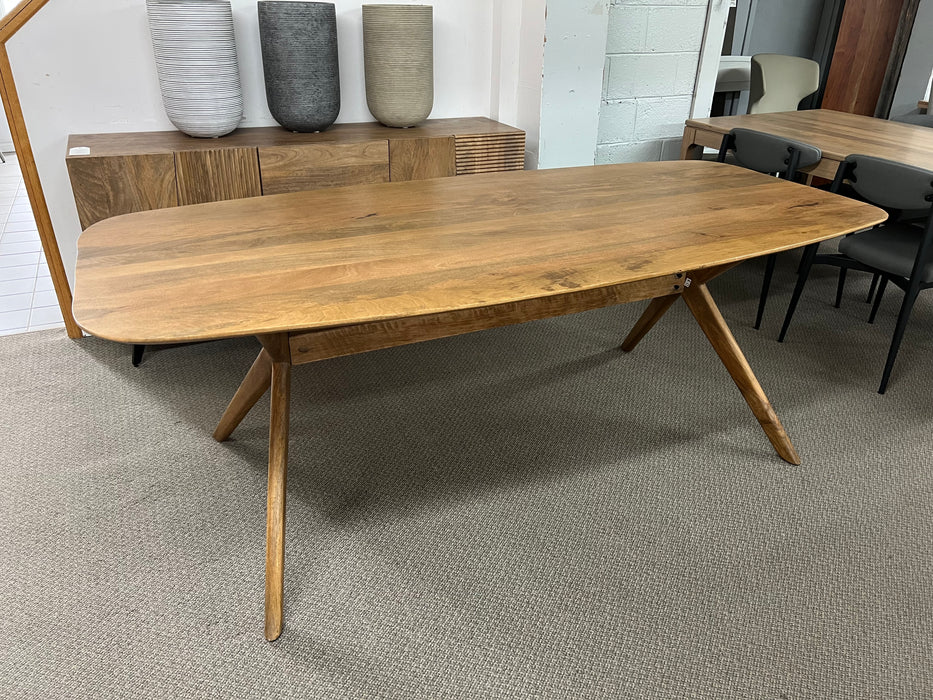 Arcadia Dining Table w/4 Chairs