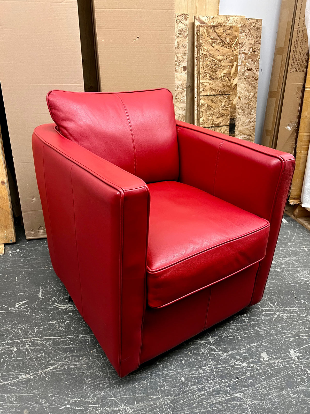 3050 Leather Swivel Chair — Osmond's Furniture