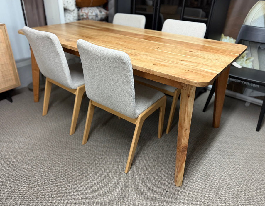 70'' Erikkson Dining Table w/4 Arizona Chairs