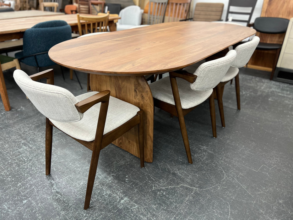 Domingo Dining Table w/ 6 Brera Dining Chairs