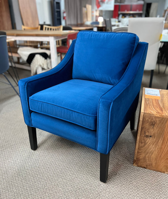 7608 Accent Chair