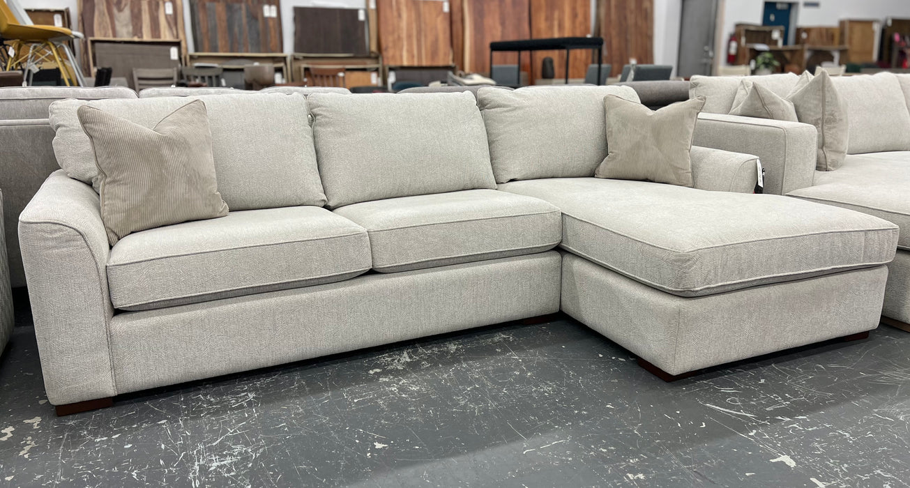 2786 2 Pc. Sectional w/RHF Chaise