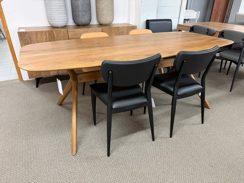 Arcadia Dining Table w/4 Chairs