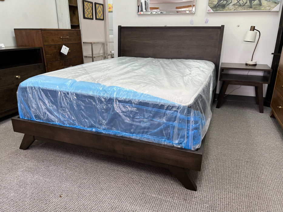 Tribeca 60" Queen Platform Bed