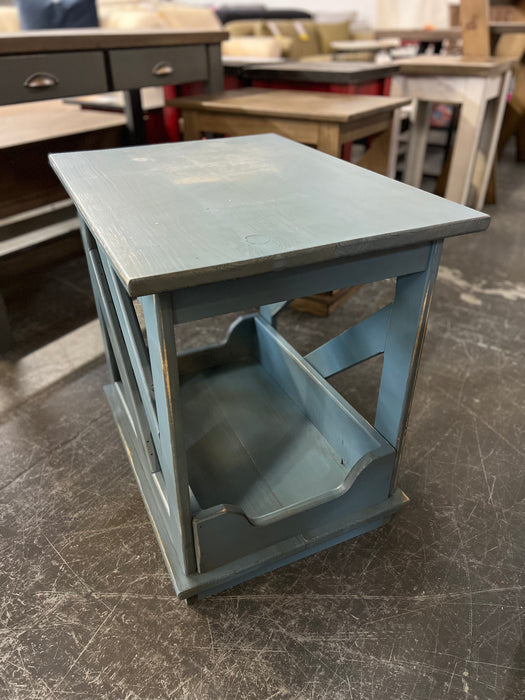Pet Bed/End Table in Vintage Confederation