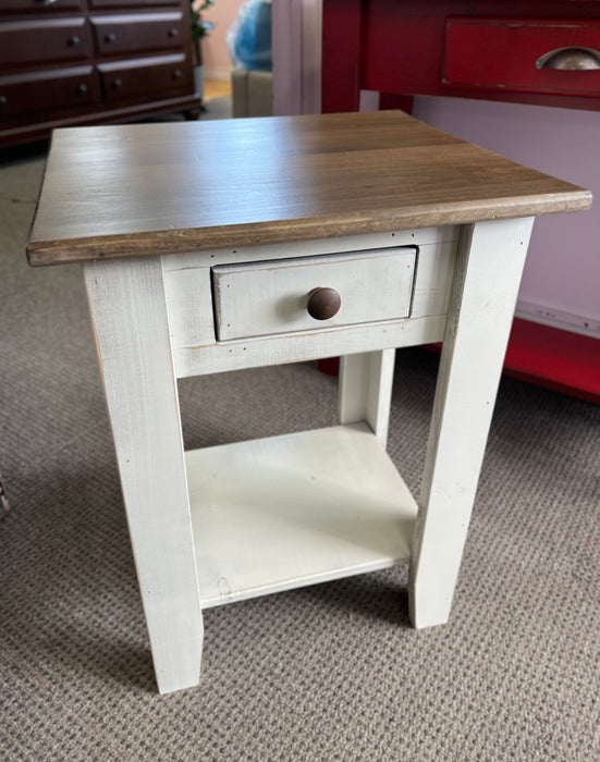 Jasper End Table in Vintage Dove w/Classic Top