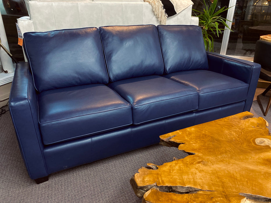 3855 Leather Sofa